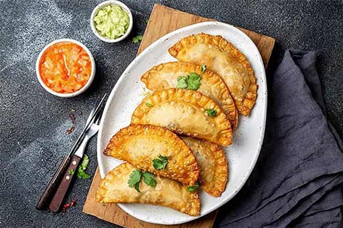 پیراشکی مرغ و سیب‌زمینی